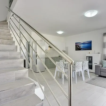 Oli A Villa Ližnjan