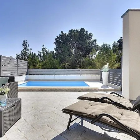 Oli A Villa Ližnjan
